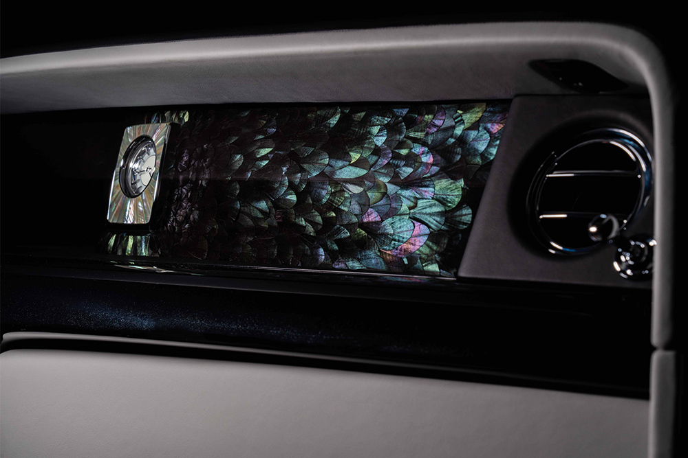 Rolls-Royce Phantom Iridescent Peacock Abu Dhabi Gallery Clock