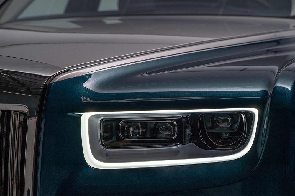 Rolls-Royce Phantom Iridescent Peacock Abu Dhabi Headlight