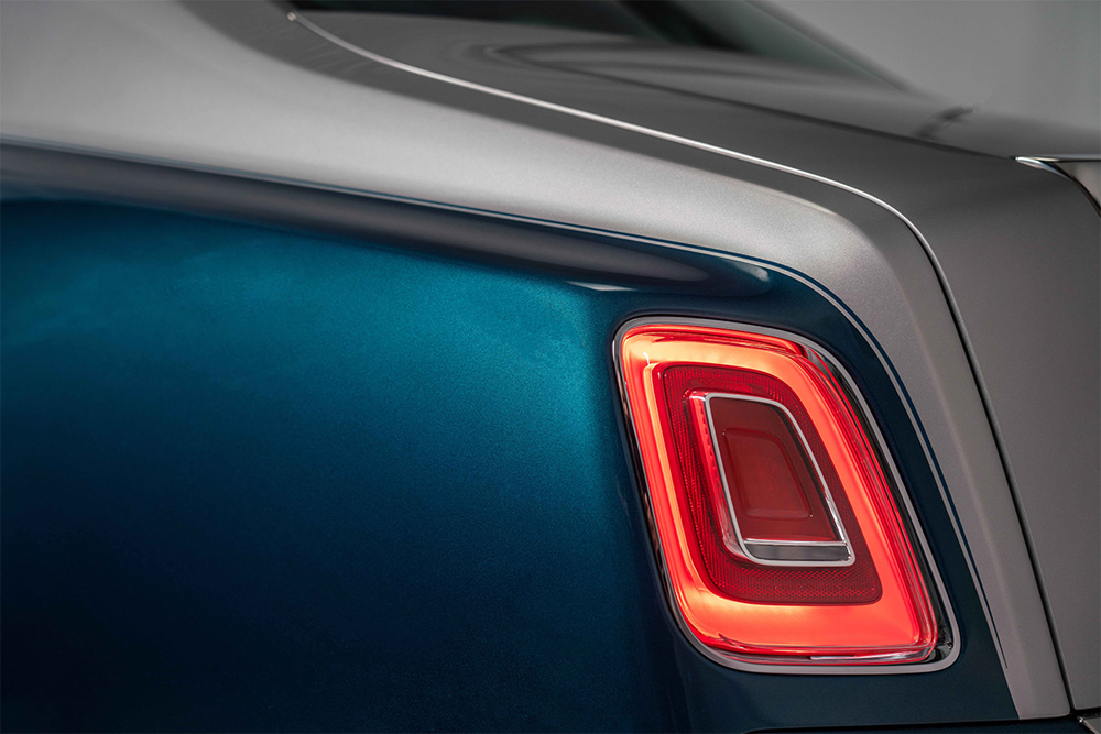 Rolls-Royce Phantom Iridescent Peacock Abu Dhabi Taillight