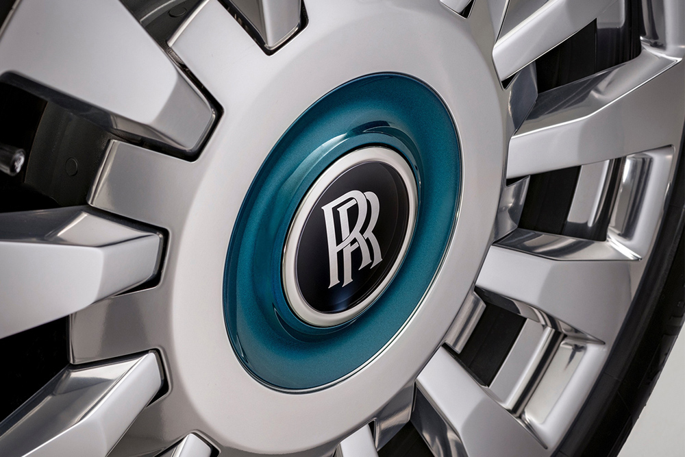 Rolls-Royce Phantom Iridescent Peacock Abu Dhabi Wheel