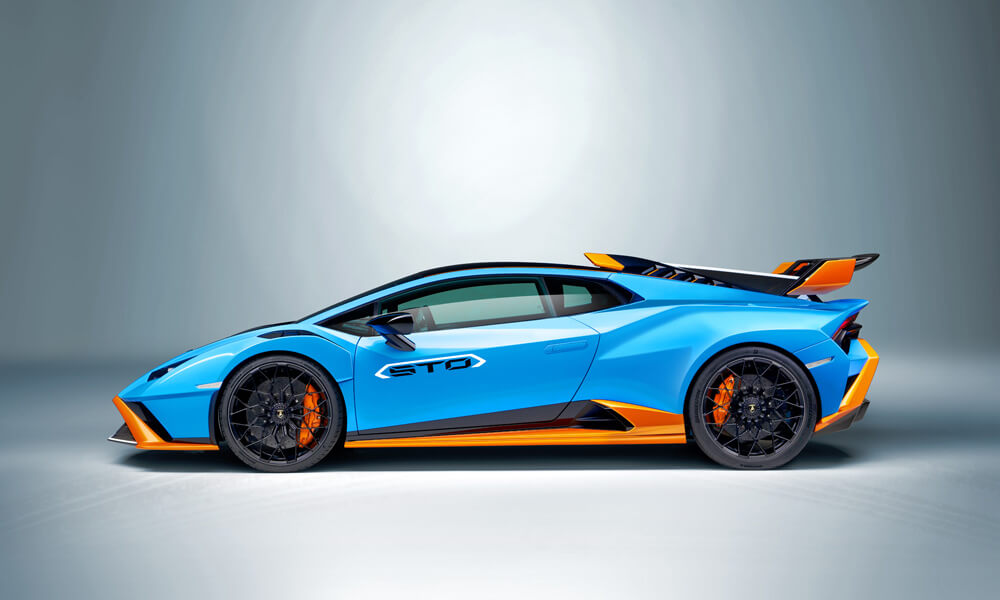 Air-scoop has been added to improve air-cooling at the rear underhood. Credit: Lamborghini